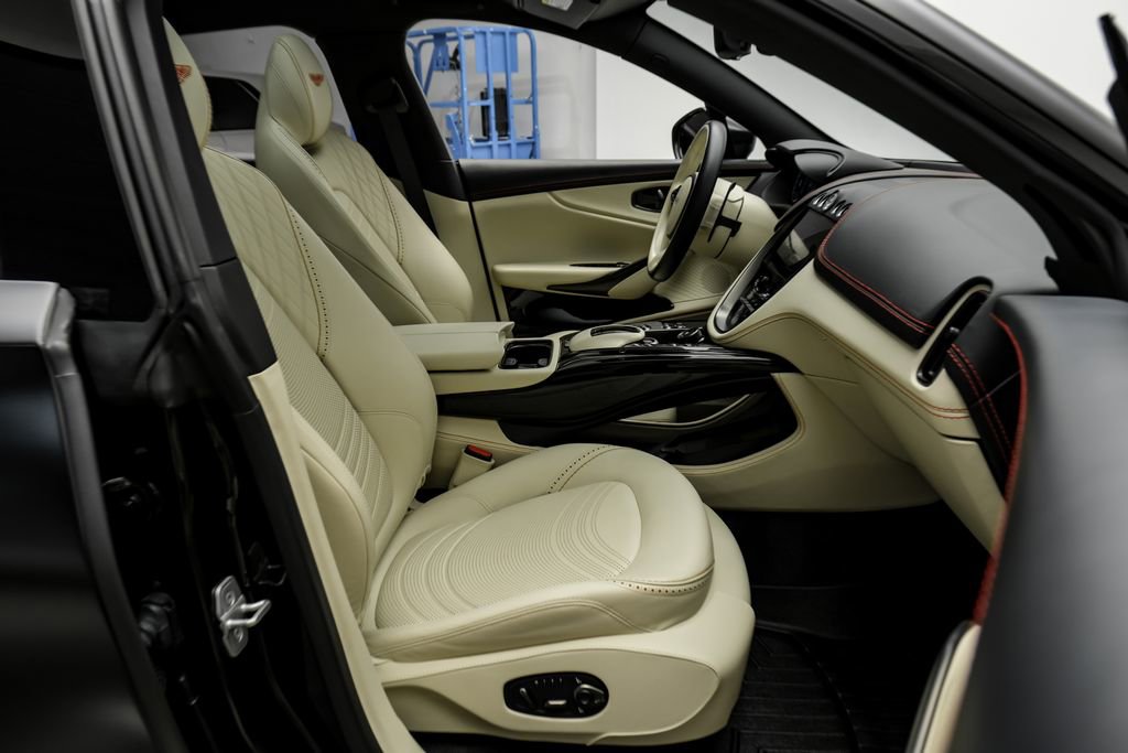 Used 2023 Aston Martin DBX 707 AWD/4WD image 34