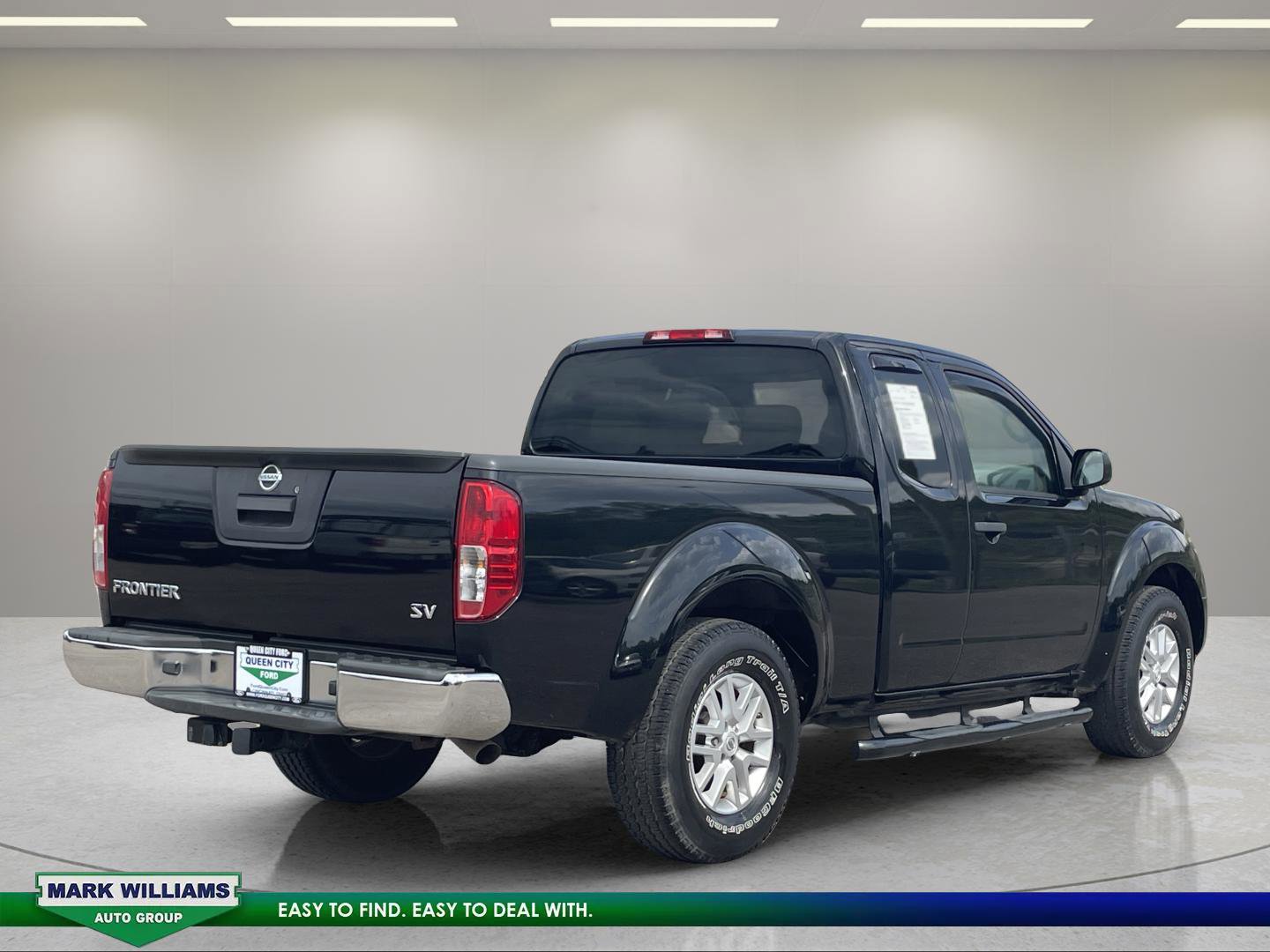 Used 2015 Nissan Frontier SV image 3