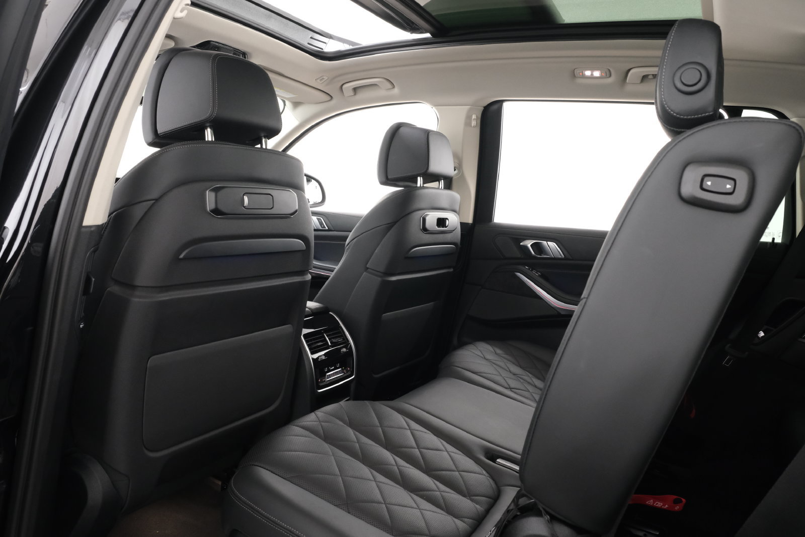 Used 2023 BMW X7 xDrive40i w/ Premium Package AWD/4WD image 34