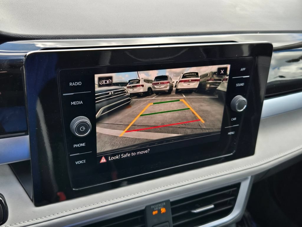 New 2026 Volkswagen Taos SE FWD image 10