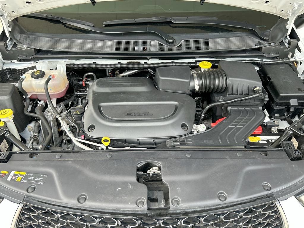 Used 2023 Chrysler Pacifica Touring-L FWD image 38