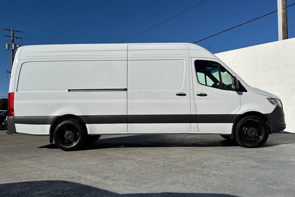 Used 2024 Mercedes-Benz Sprinter 2500 image 2