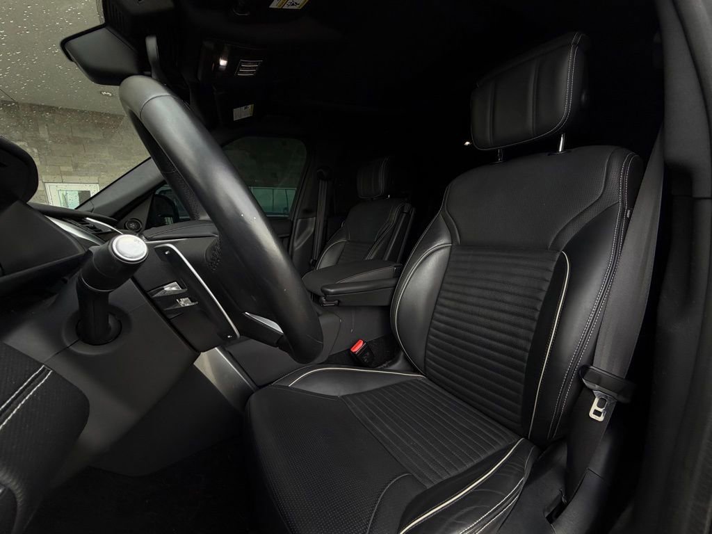 Used 2023 Land Rover Discovery HSE R-Dynamic AWD/4WD image 4