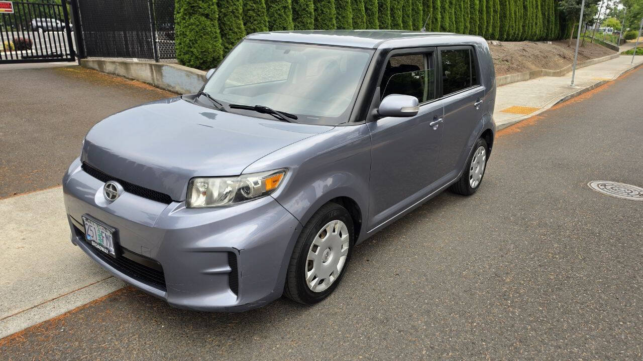 Used 2012 Scion xB FWD image 1