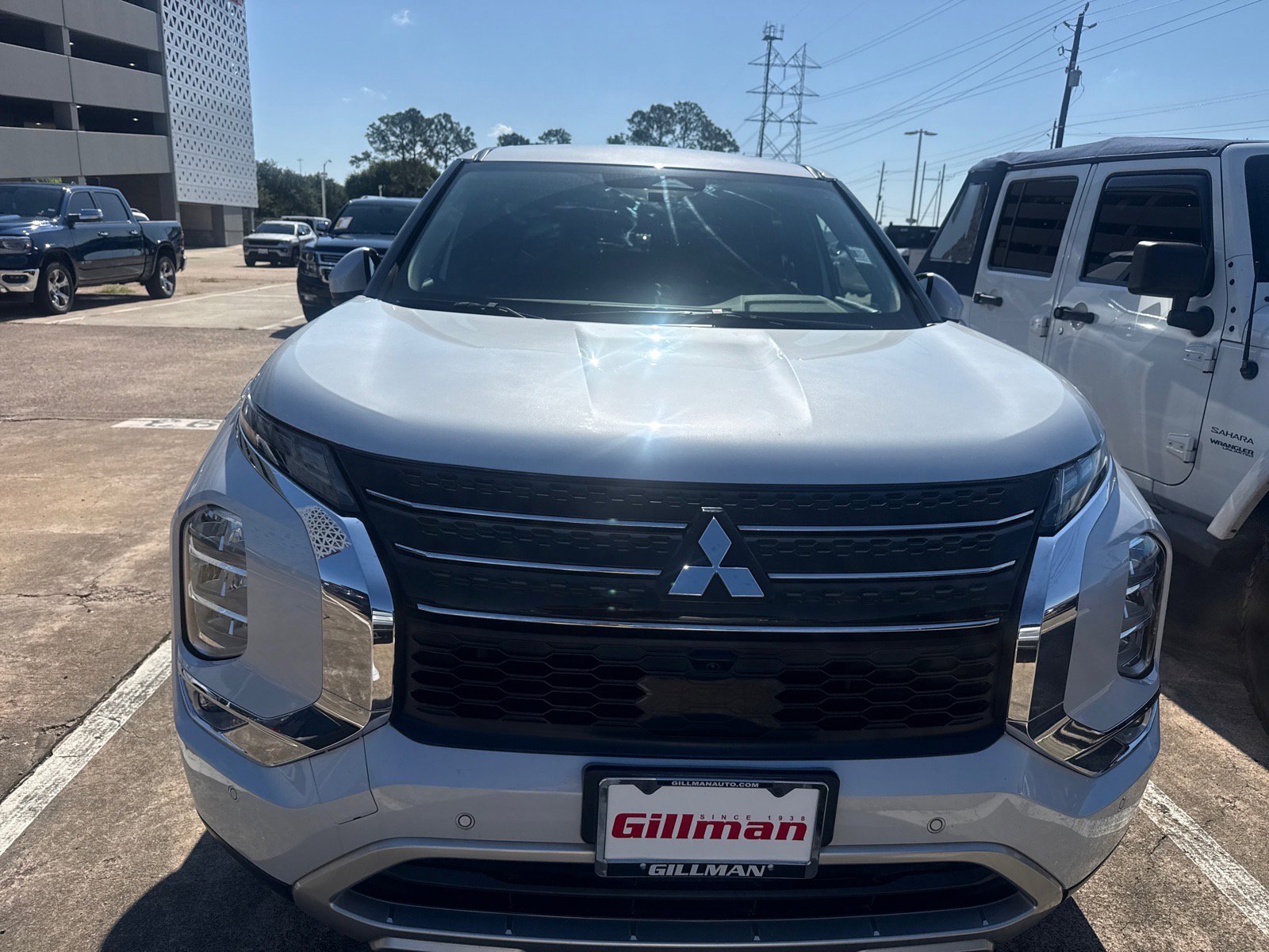 Used 2024 Mitsubishi Outlander SE FWD image 2