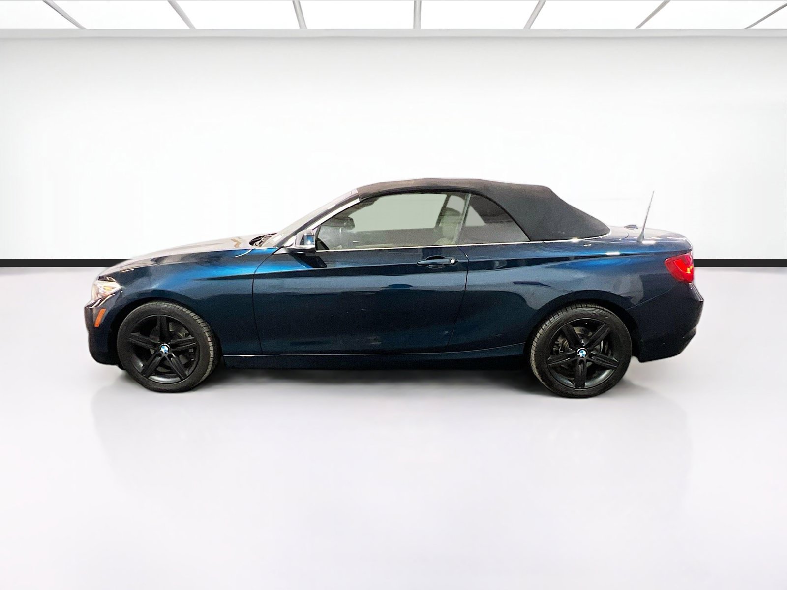 Used 2017 BMW 230i Convertible RWD image 21