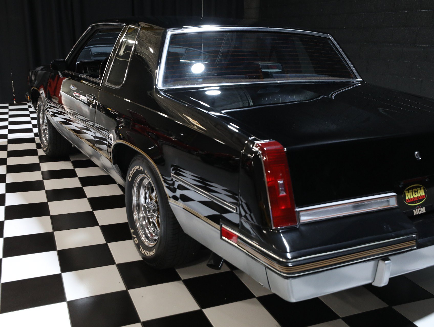 Used 1987 Oldsmobile Cutlass Supreme Salon RWD image 27