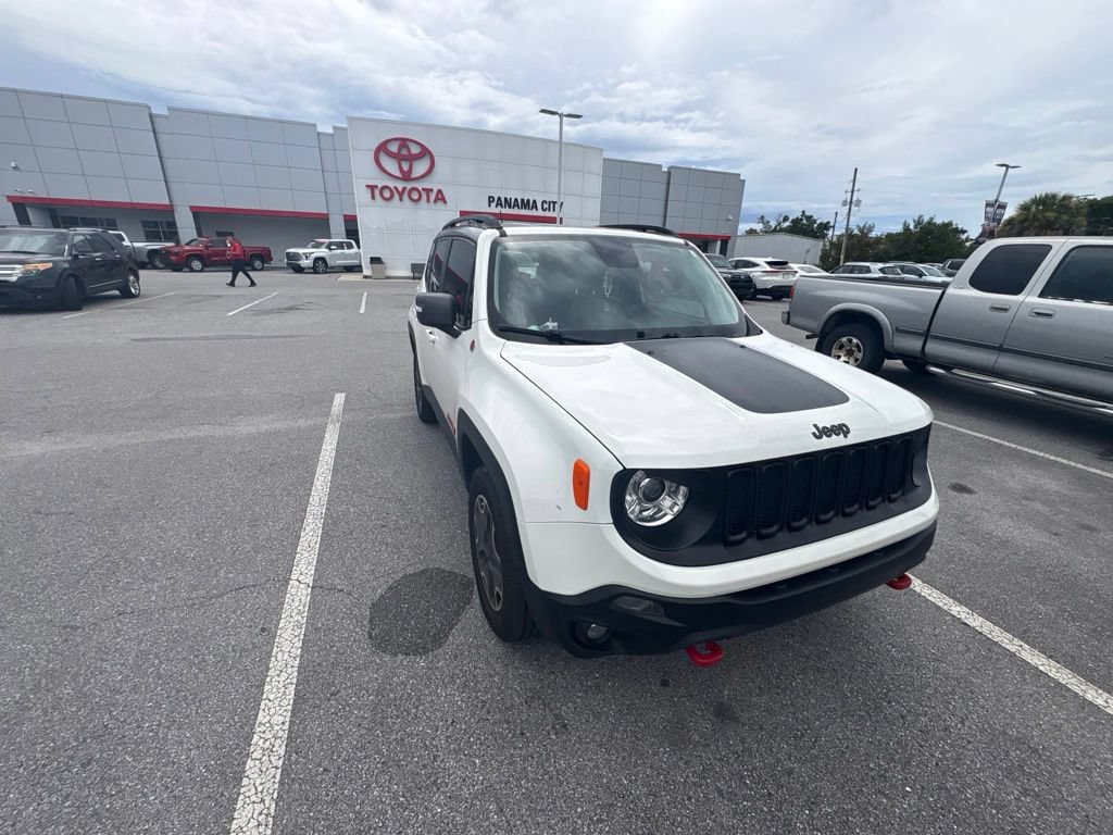 Used 2017 Jeep Renegade Trailhawk AWD/4WD image 12