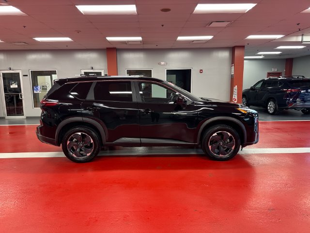 Used 2024 Nissan Rogue SV AWD/4WD image 3