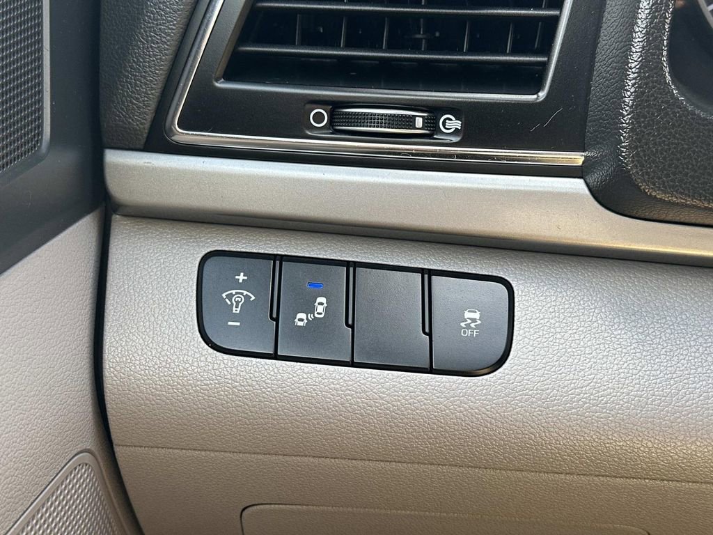 Used 2018 Hyundai Elantra SEL FWD image 26
