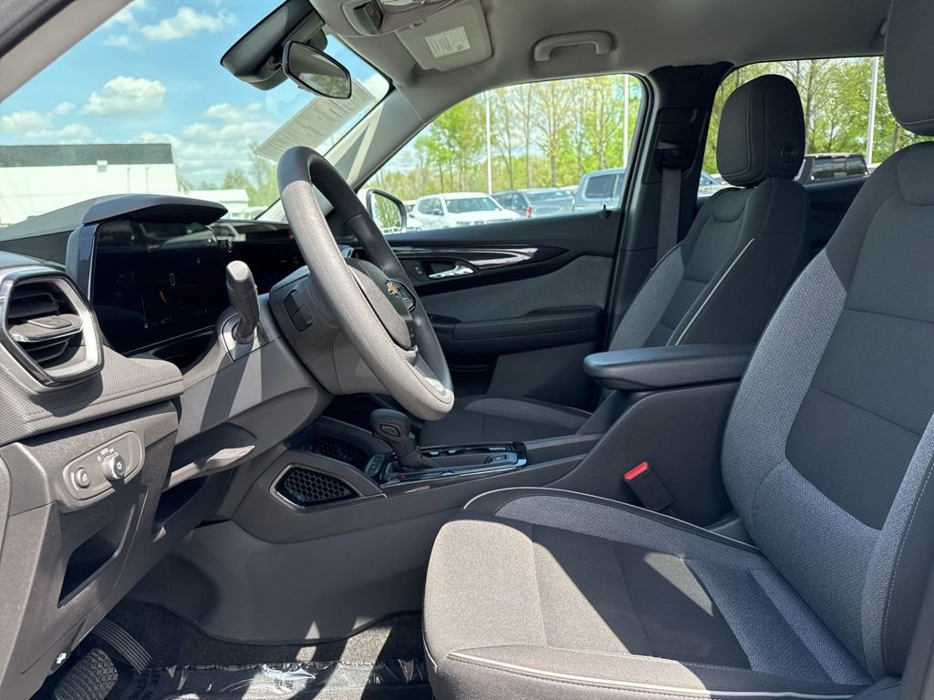 Used 2025 Chevrolet TrailBlazer LT AWD/4WD image 9