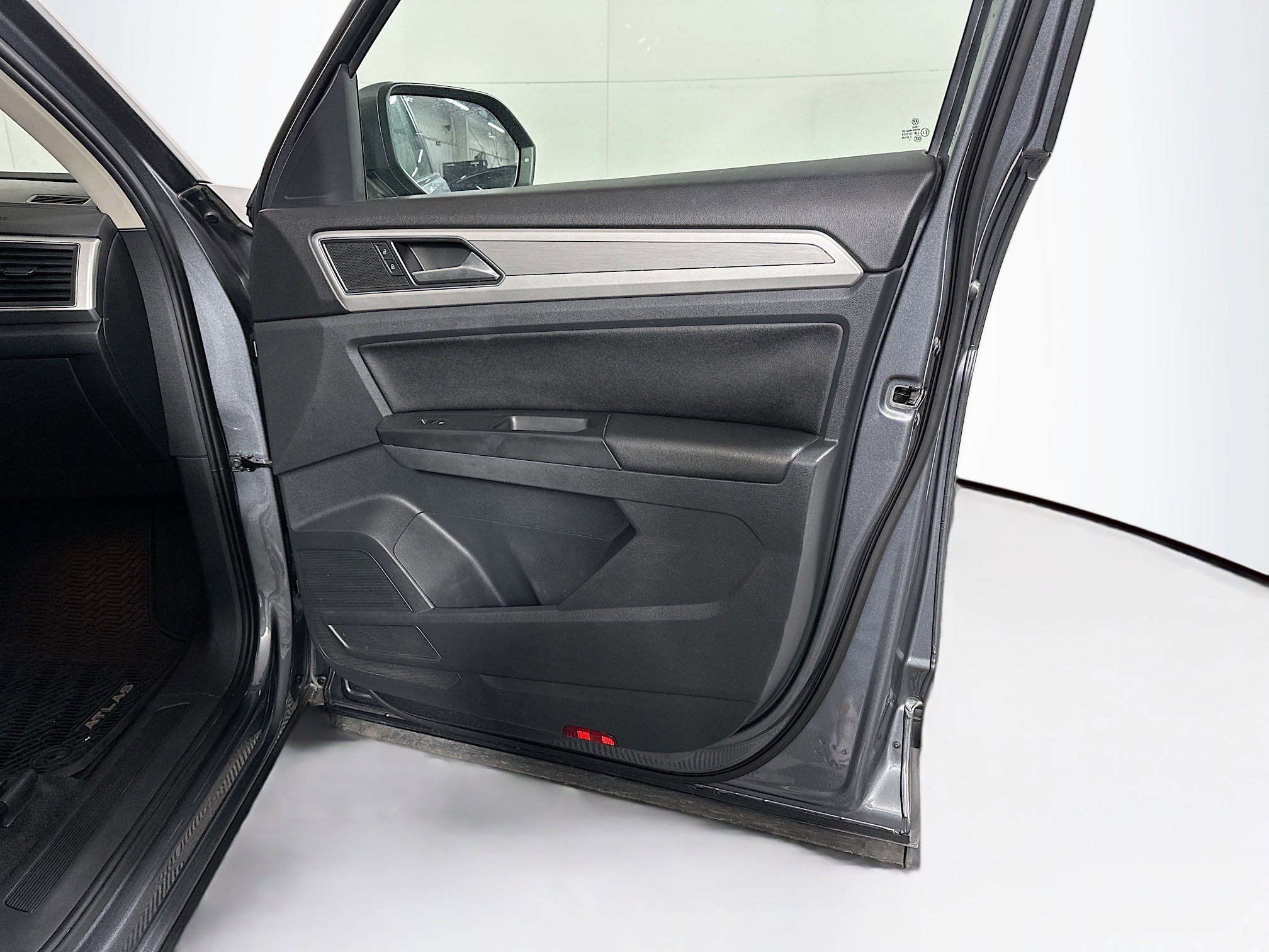 Used 2018 Volkswagen Atlas SE AWD/4WD image 33