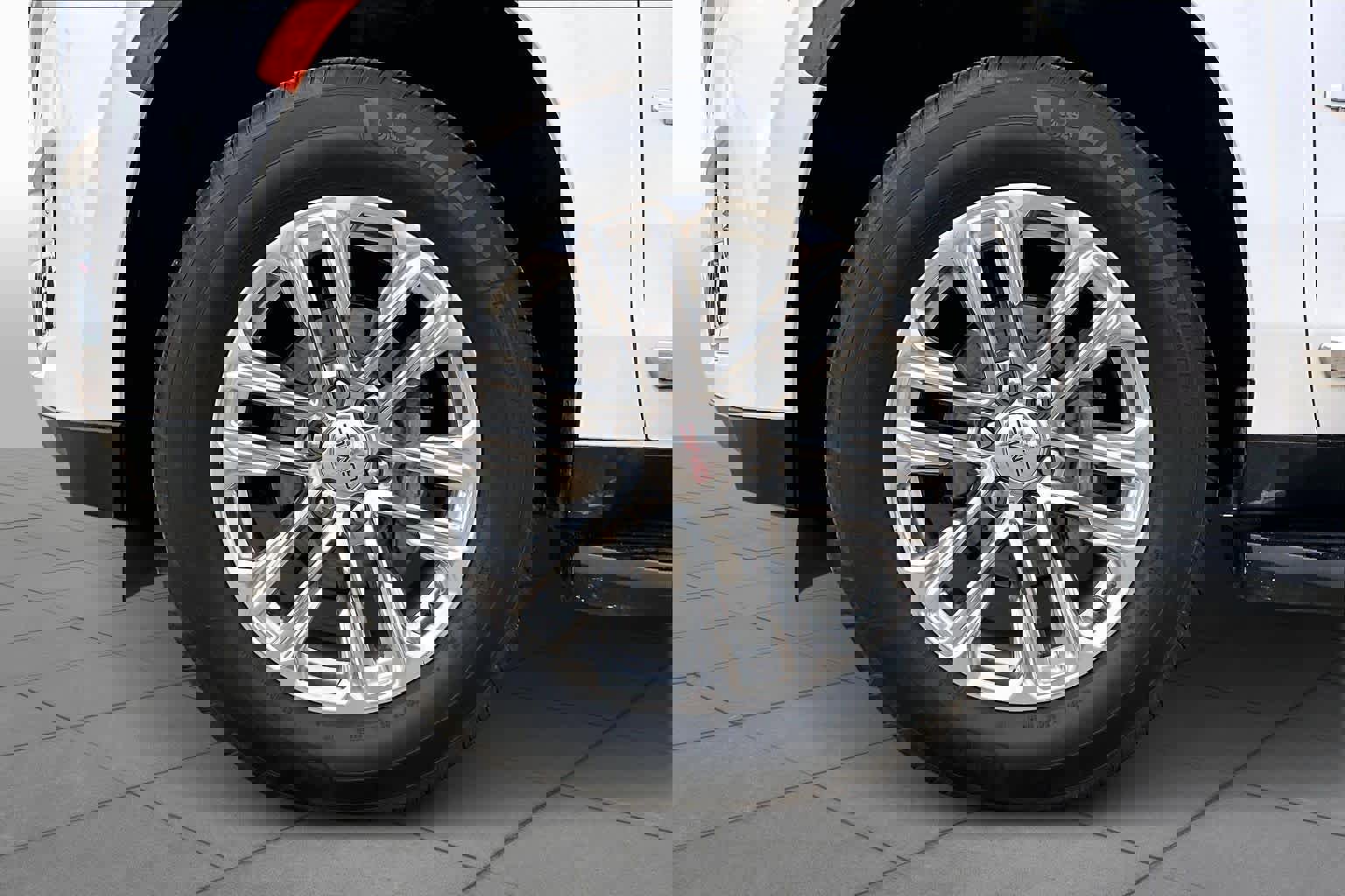 Used 2022 GMC Yukon SLT w/ SLT Premium Package image 20