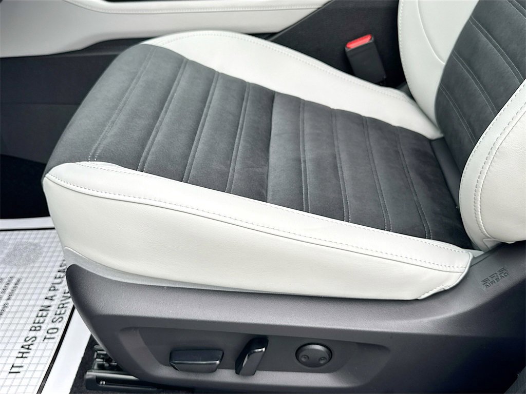 New 2025 Mitsubishi Outlander SE image 20