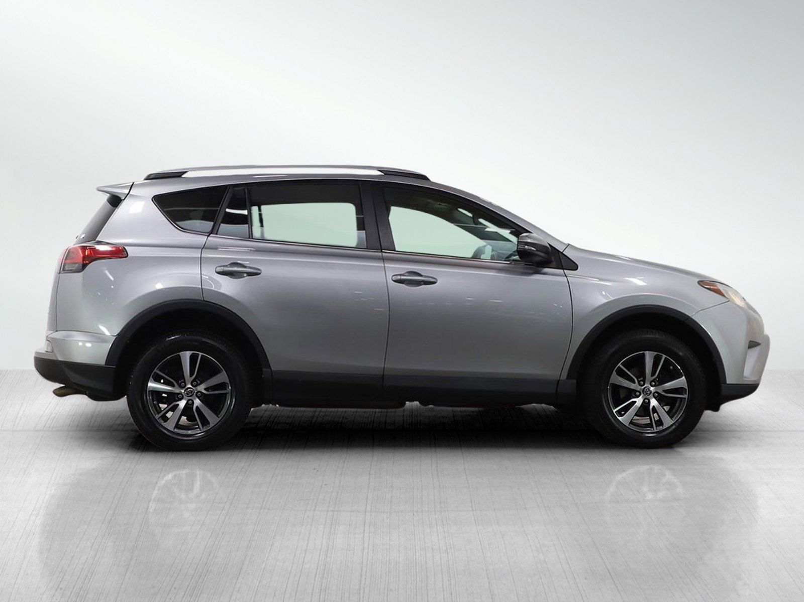 Used 2016 Toyota RAV4 XLE AWD/4WD image 6