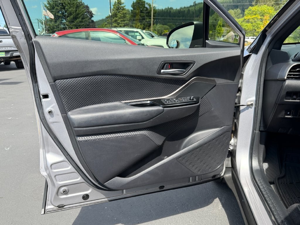 Used 2019 Toyota C-HR XLE FWD image 21