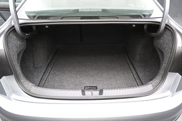 New 2026 Volkswagen Jetta SE FWD image 12