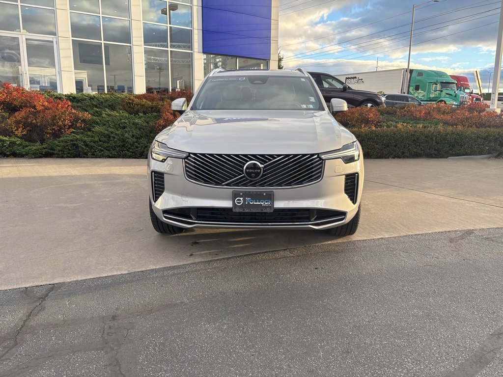 Certified 2025 Volvo XC90 B6 Plus image 2