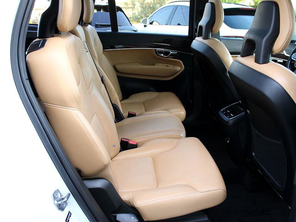 Used 2016 Volvo XC90 T6 Momentum image 25