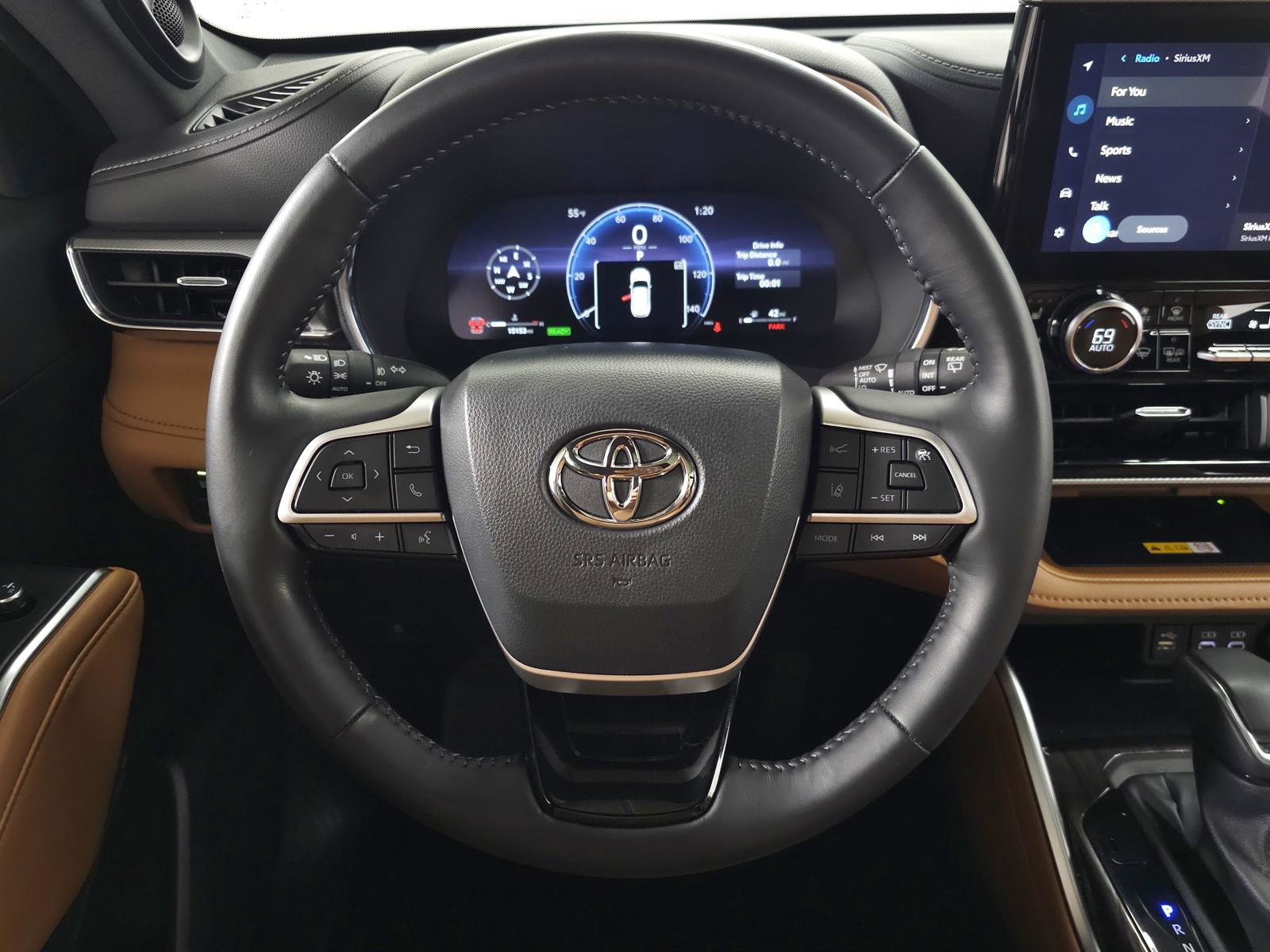 Used 2024 Toyota Highlander Platinum image 19