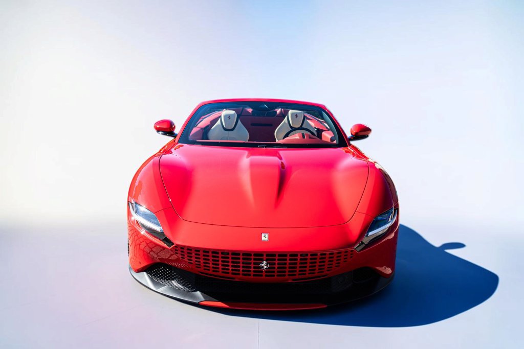 Certified 2025 Ferrari Roma Spider RWD image 15