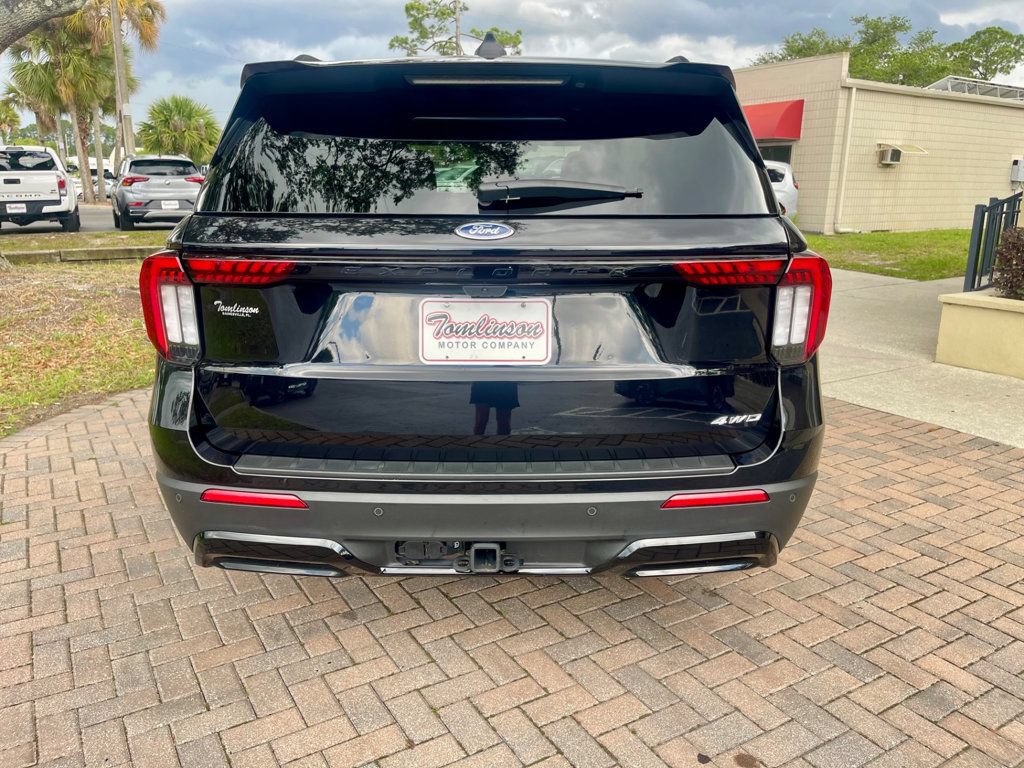 Used 2025 Ford Explorer ST-Line w/ ST-Line Street Pack AWD/4WD image 4