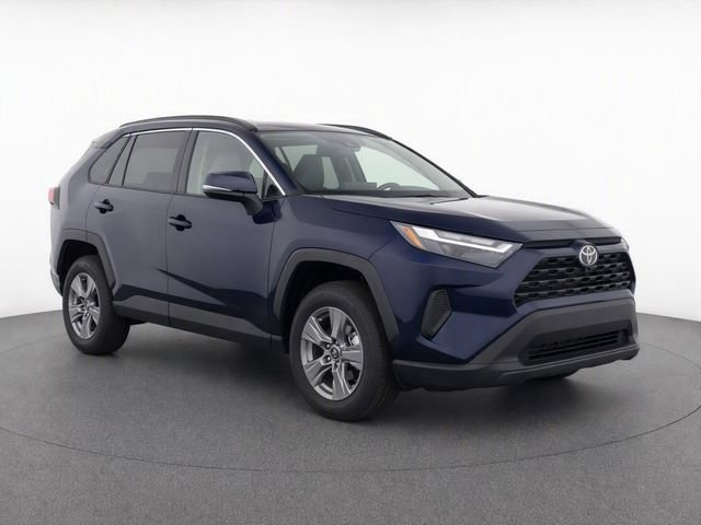 Used 2025 Toyota RAV4 XLE AWD/4WD image 2