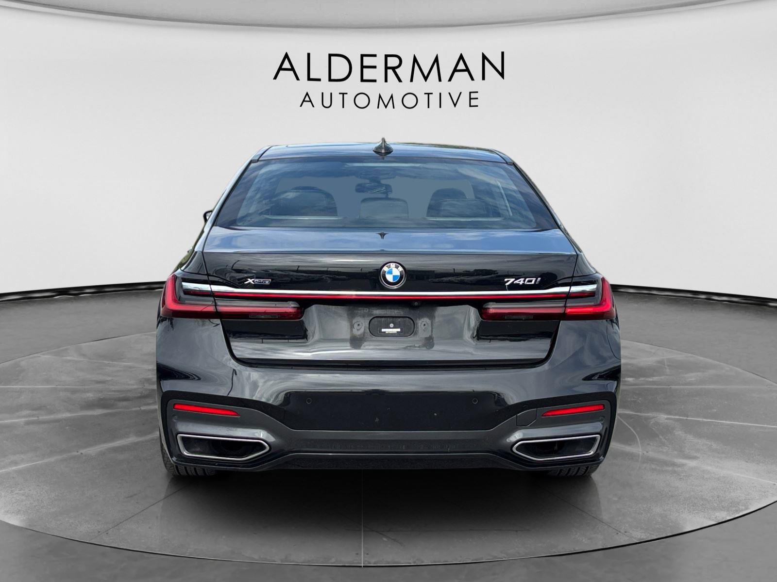 Used 2022 BMW 740i xDrive w/ M Sport Package AWD/4WD image 4