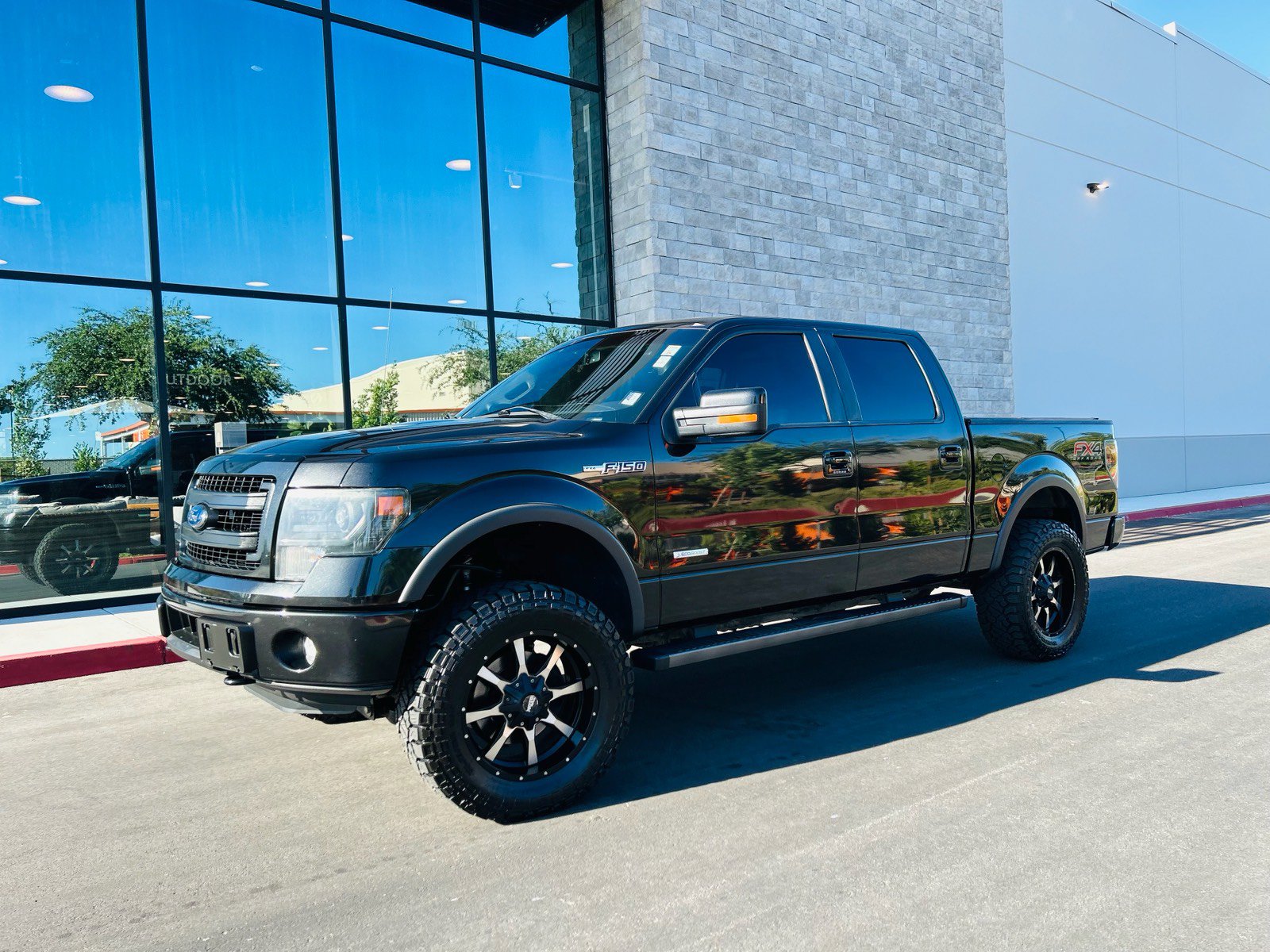 Used 2014 Ford F150 FX4 w/ Equipment Group 402A Luxury AWD/4WD image 2
