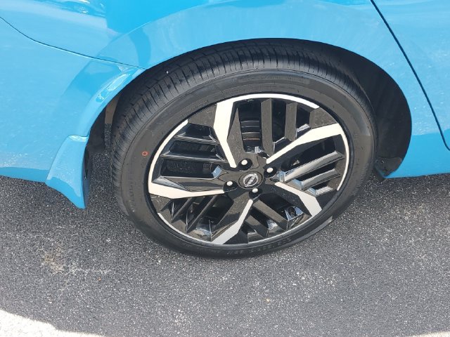 Certified 2025 Nissan Versa SR w/ Trunk Package FWD image 5