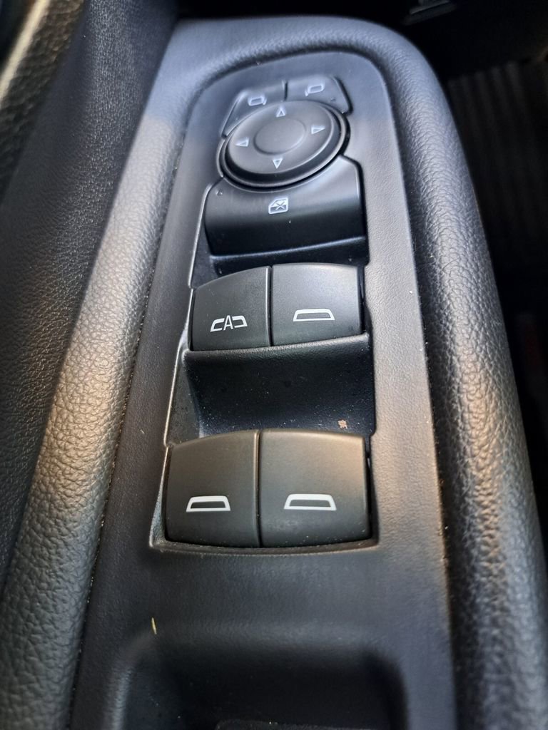 Used 2023 GMC Terrain SLT w/ Elevation Edition image 15