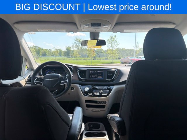 Used 2022 Chrysler Voyager LX FWD image 22