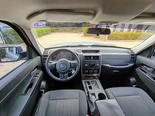 Used 2012 Jeep Liberty Sport image 35