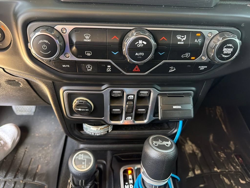 Used 2018 Jeep Wrangler Unlimited Sahara AWD/4WD image 5