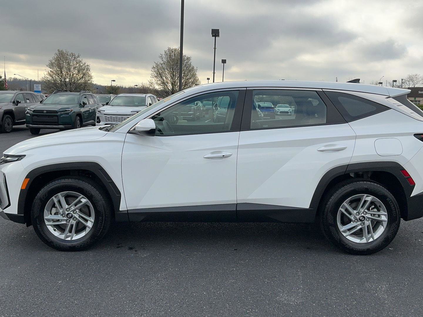 Certified 2025 Hyundai Tucson SE image 11