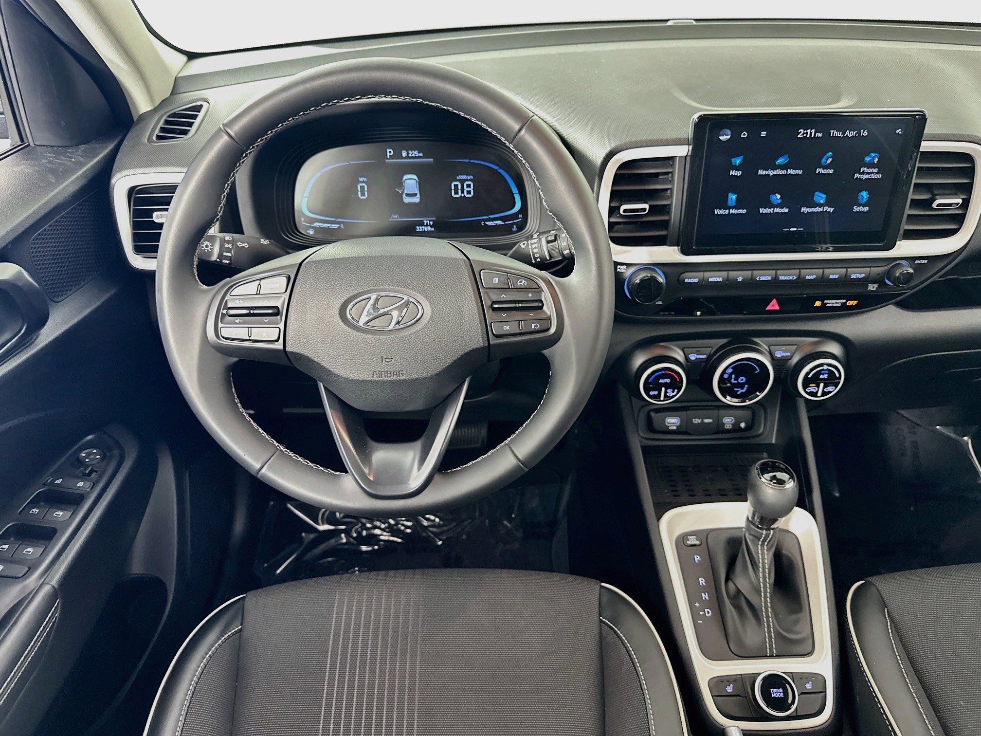 Used 2023 Hyundai Venue Limited FWD image 22