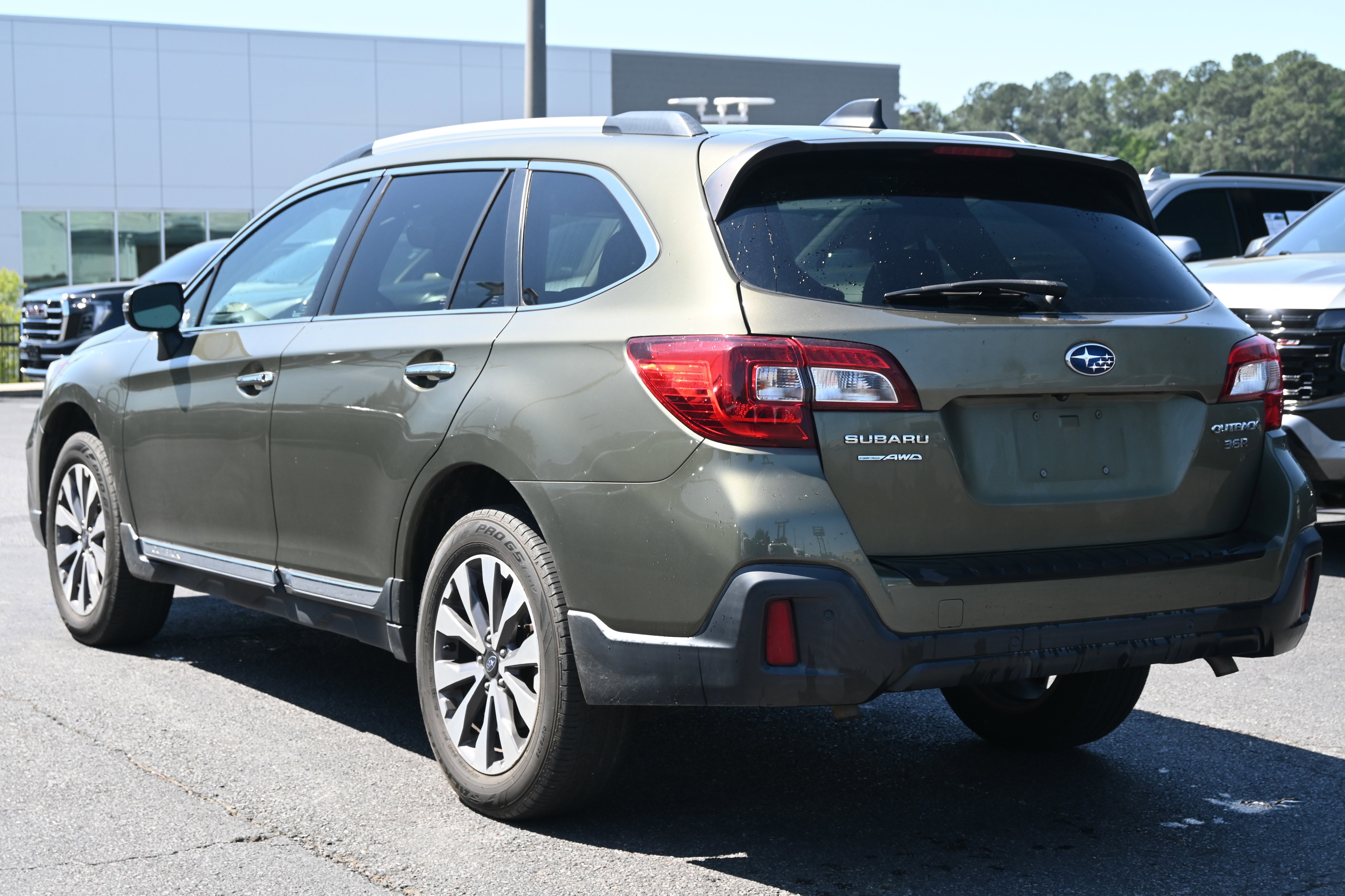Used 2018 Subaru Outback 3.6R Touring w/ Popular Package #3 image 11