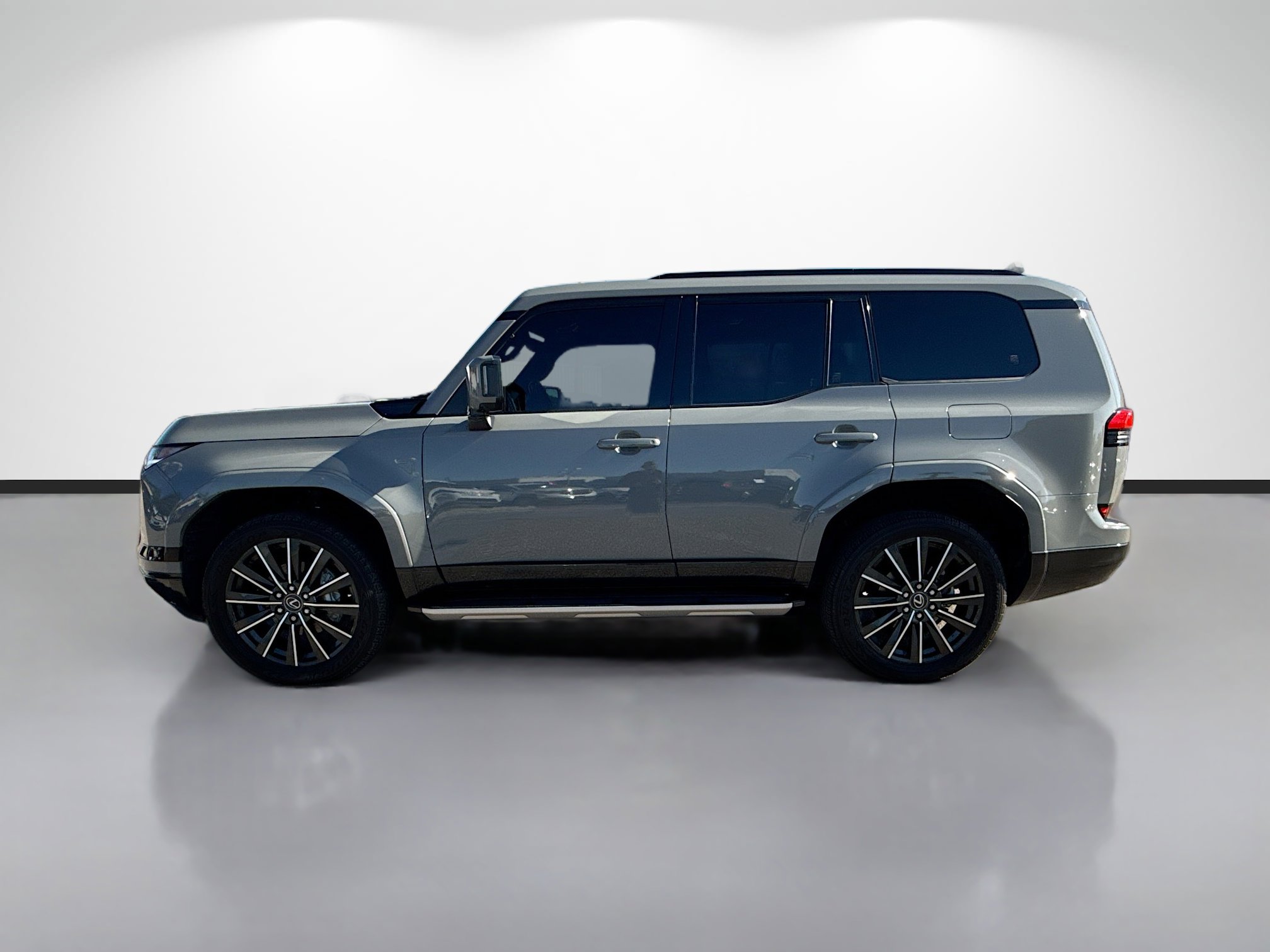 Used 2024 Lexus GX 550 w/ Accessory Package (Z1) image 2