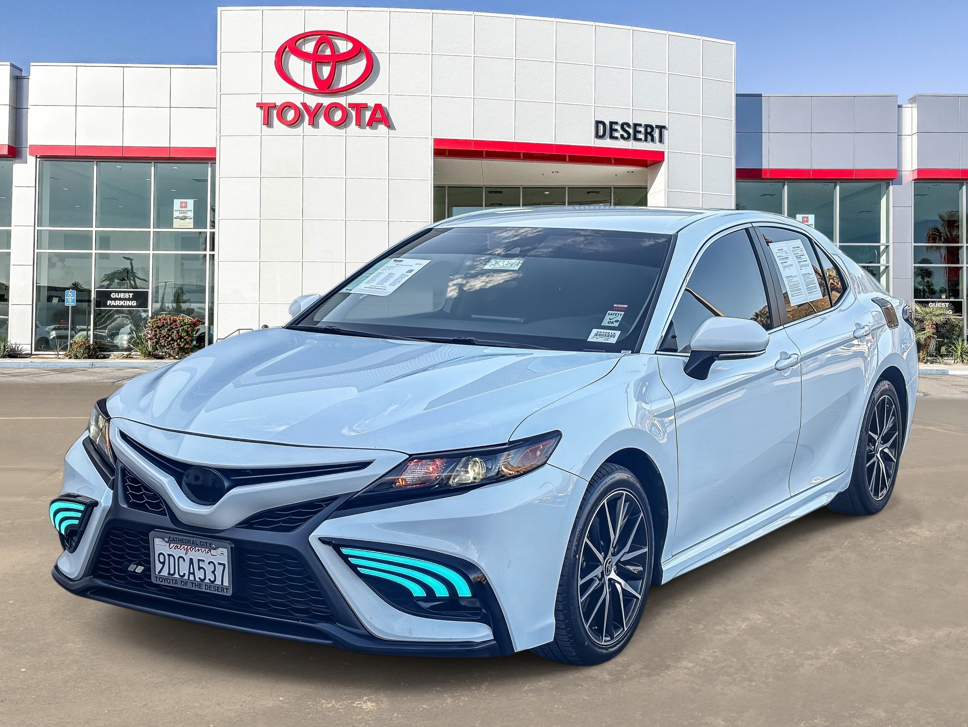 Used 2023 Toyota Camry SE image 3