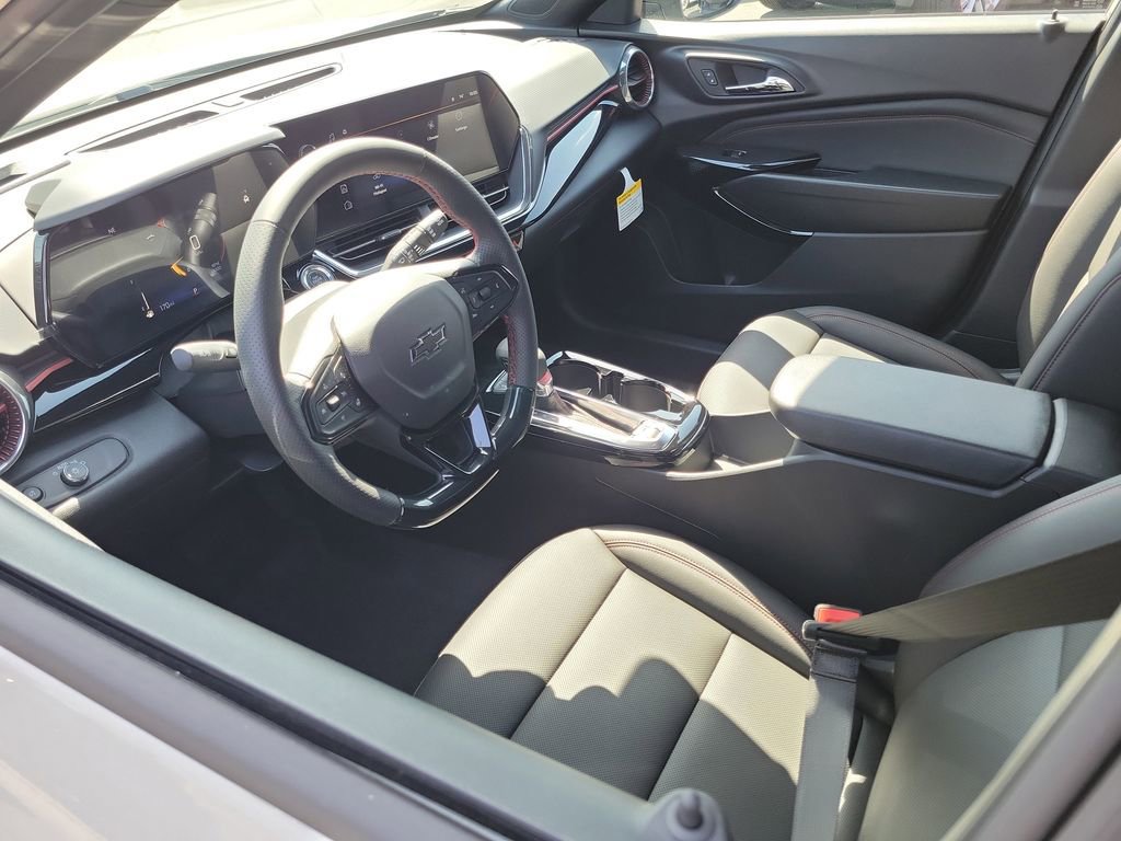New 2026 Chevrolet Trax RS w/ Sunroof Package FWD image 3