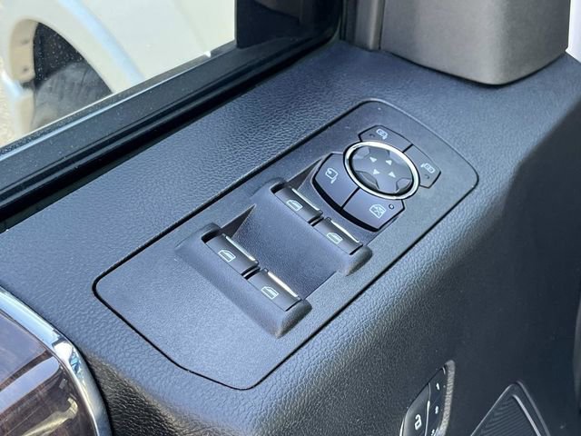Used 2017 Ford F150 Platinum w/ Equipment Group 701A Luxury AWD/4WD image 31