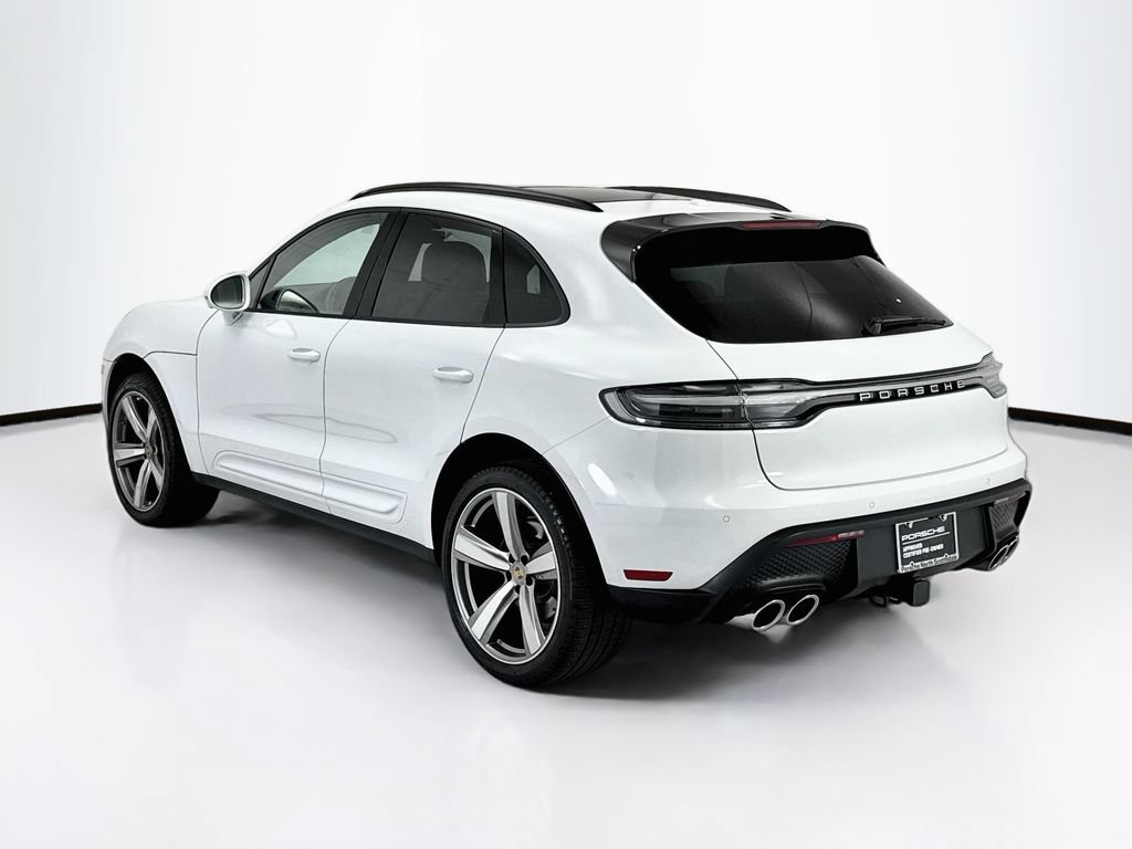 Certified 2025 Porsche Macan AWD/4WD image 3