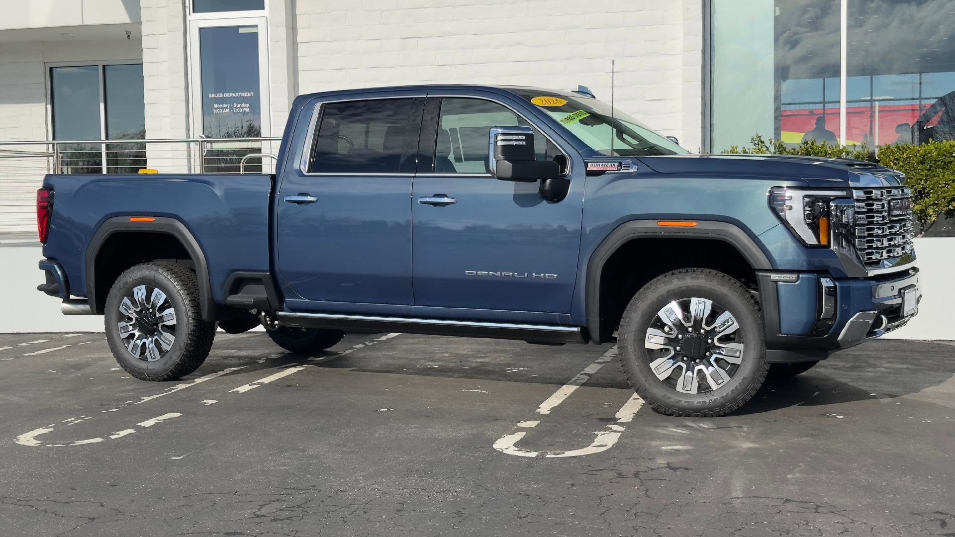 New 2026 GMC Sierra 2500 Denali w/ Denali Reserve Package image 2