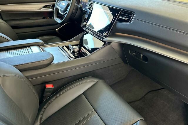 New 2025 Jeep Wagoneer 4WD w/ Convenience Group I image 14
