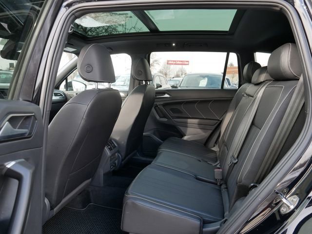 Certified 2024 Volkswagen Tiguan SE R-Line image 17