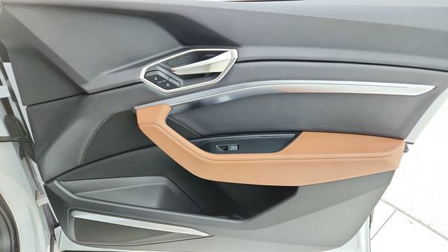 Used 2024 Audi Q8 e-tron Premium Plus w/ Premium Plus Package image 23