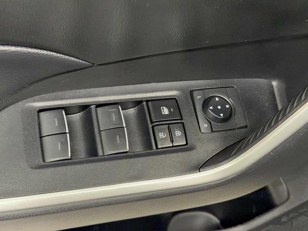 Used 2023 Toyota RAV4 XLE w/ Convenience Package AWD/4WD image 15