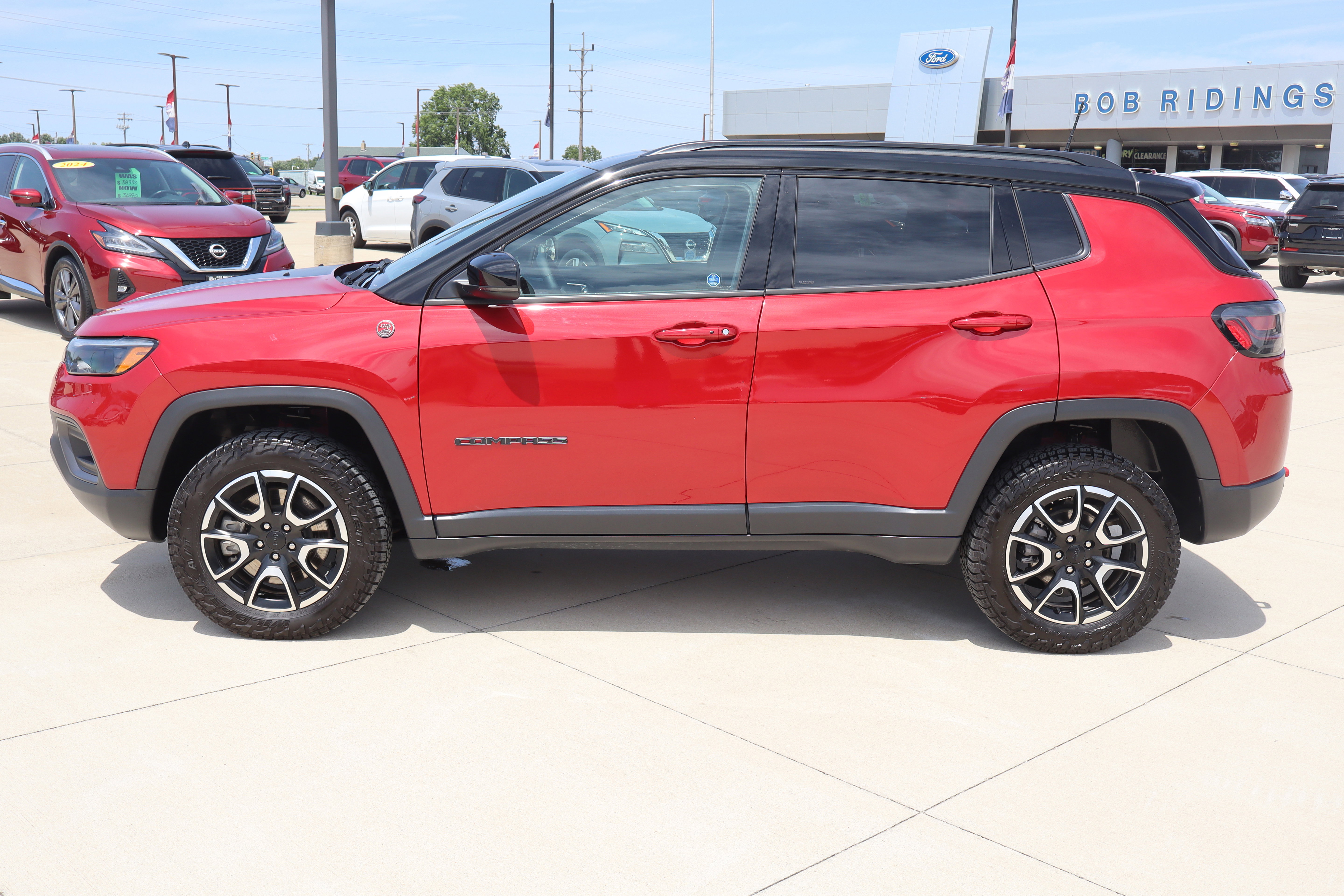 Used 2024 Jeep Compass Trailhawk w/ Trailhawk Elite Group AWD/4WD image 8