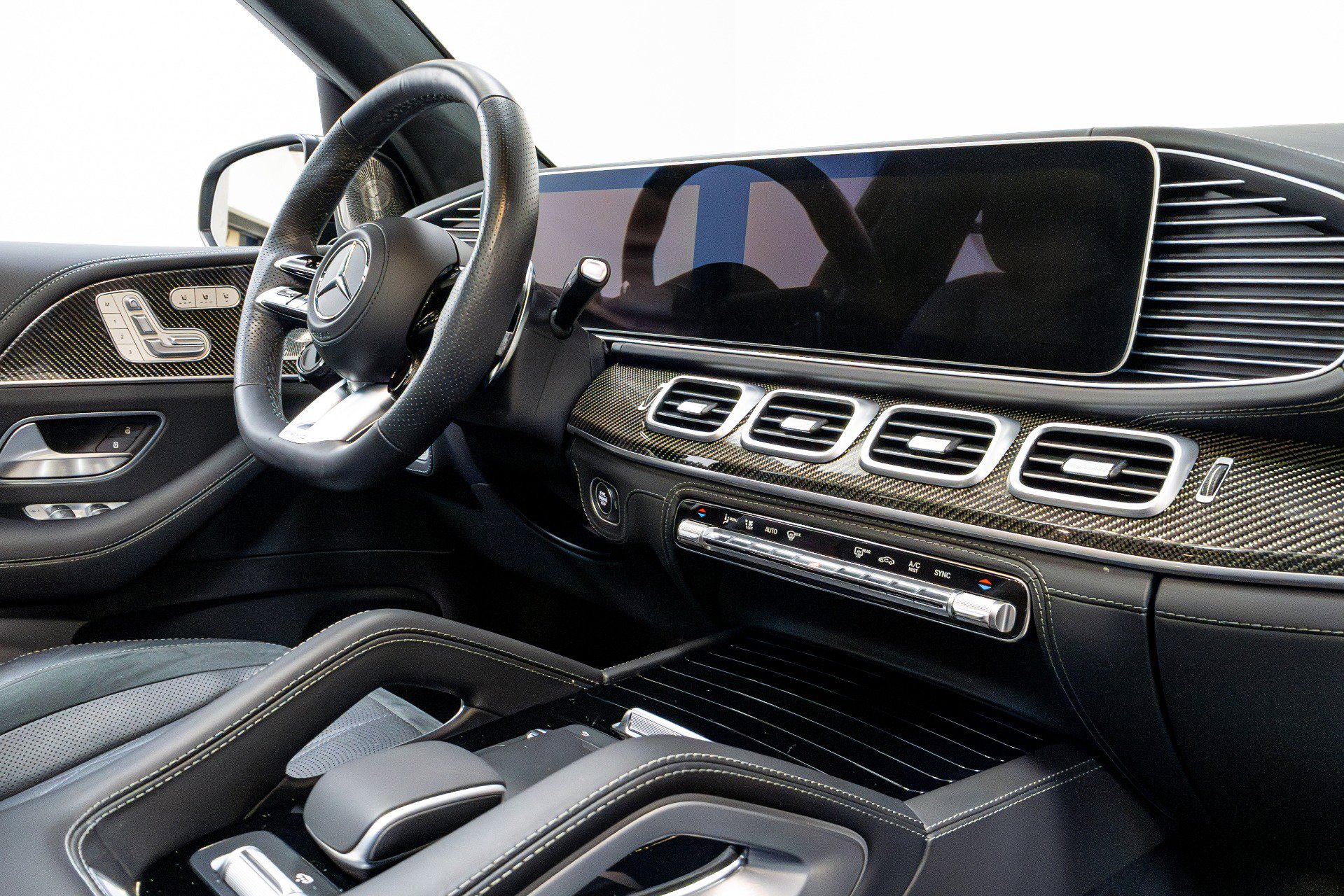 Used 2024 Mercedes-Benz GLS 63 AMG 4MATIC image 24