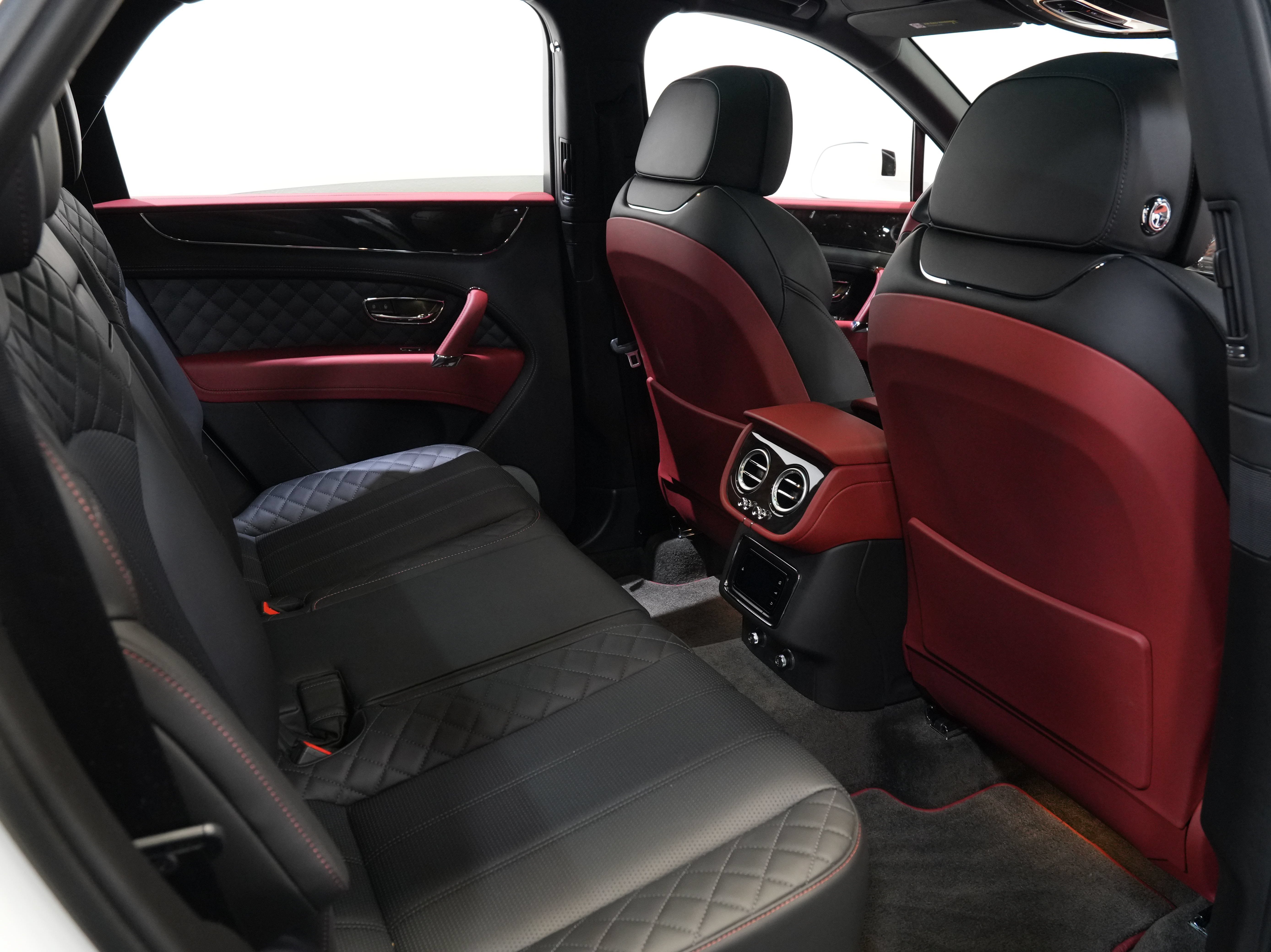 Used 2018 Bentley Bentayga AWD/4WD image 40